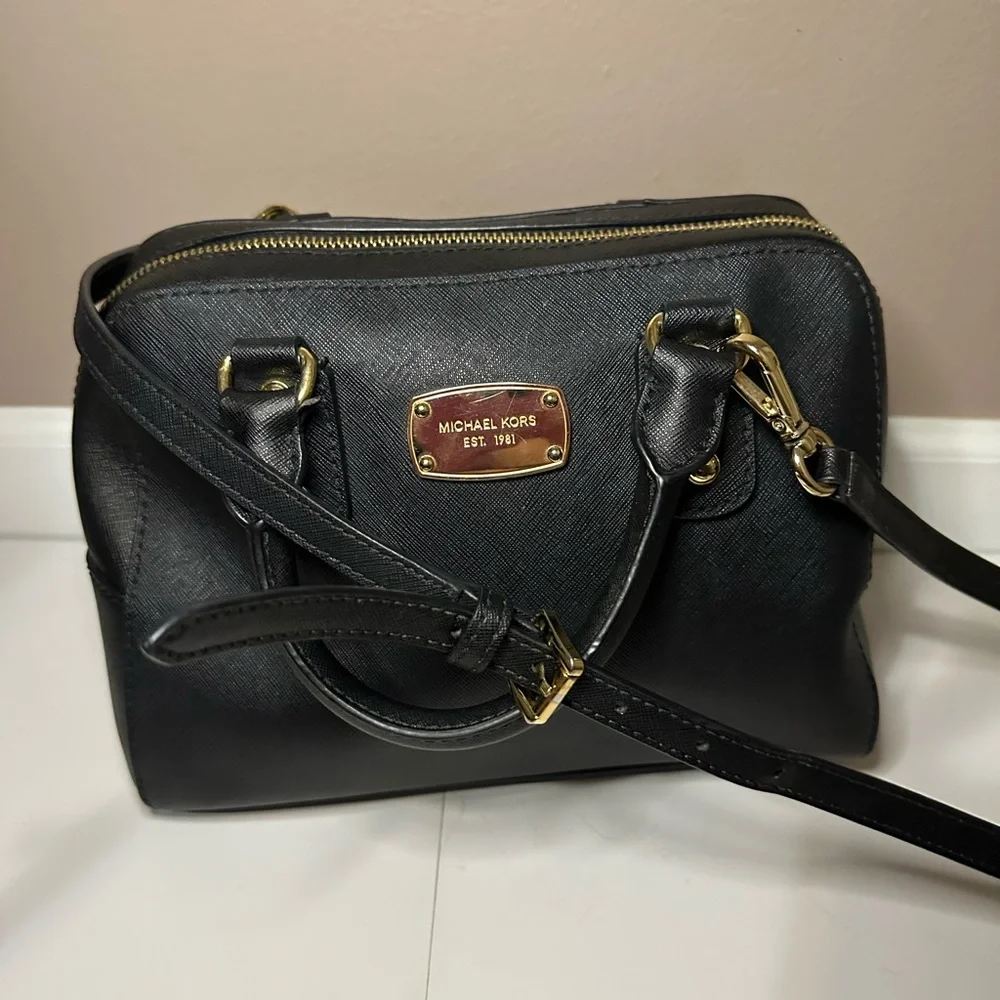 Michael Kors EUC Black Saffiano Leather Jet Set Convertible Satchel